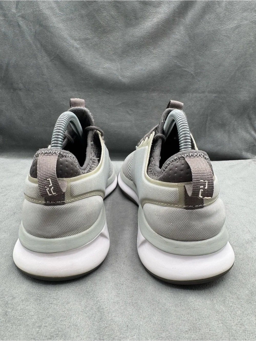 KURU Atom Sneakers Women’s Size 8 Cloud Gray White Iron Gray Walking Comfort